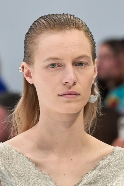 Look 11
